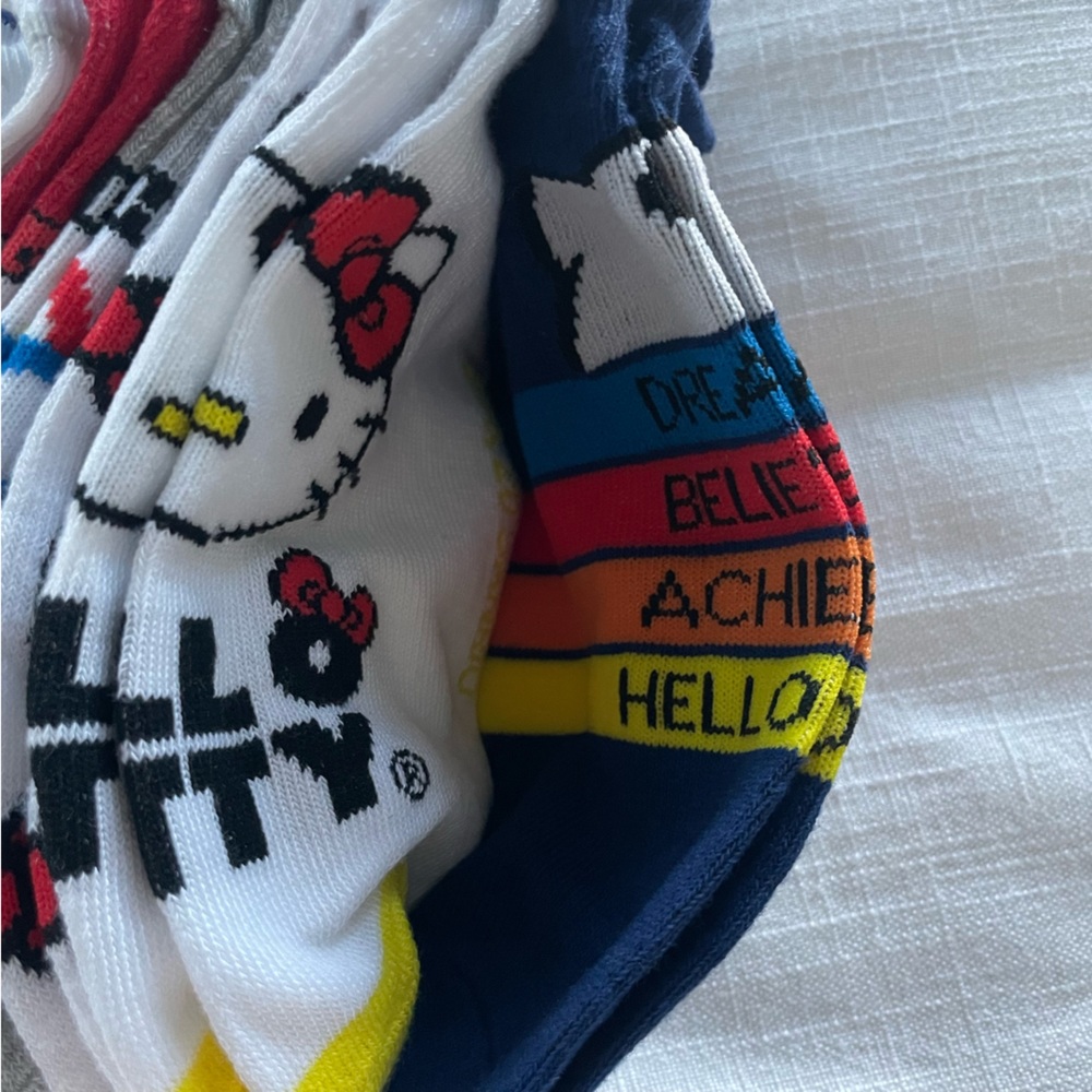 Hello Kitty Socks - Picture 9 of 9